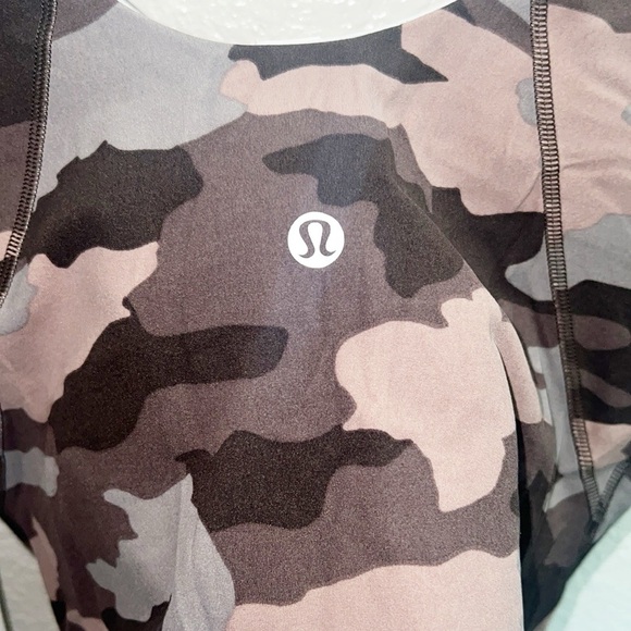 Lululemon Camo Nulu V Neck Built In Bra Align Tank Top New - Picture 9 of 10